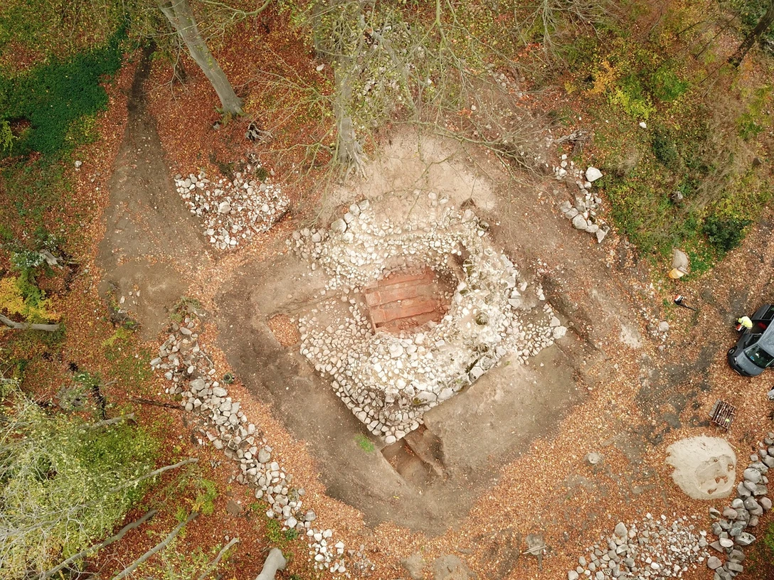 Luftaufnahme der Burg Linau