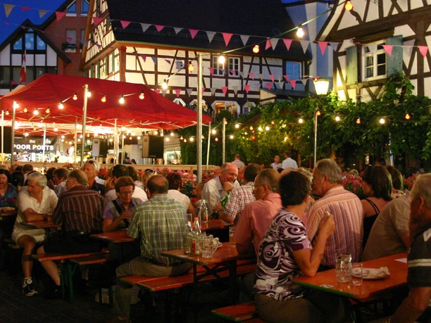 Gemütlicher Hock am Bach