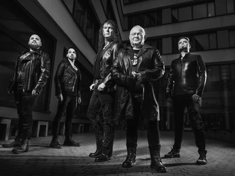 DIRKSCHNEIDER-2023-428_martinhausler_bw-kleiner.jpg