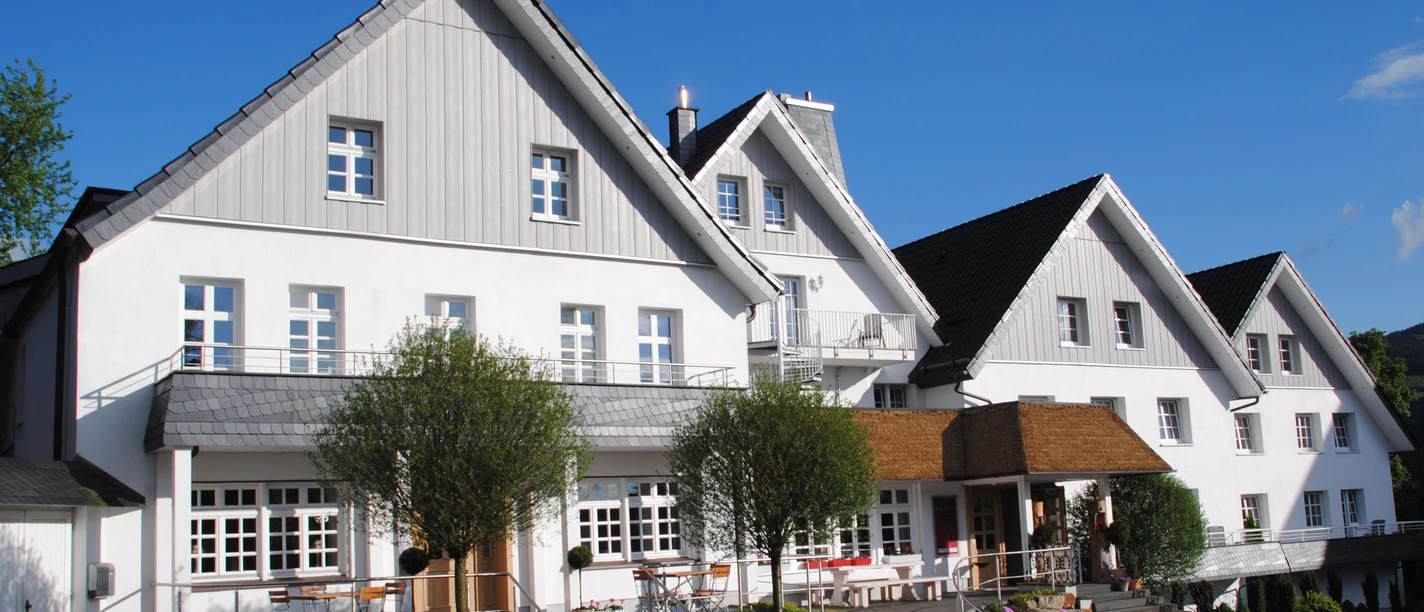 Aussenansicht, wenig Straße.JPG