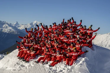 Teamfoto der Schweizer Ski- und Snowboardschule Riederalp