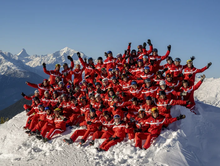 Teamfoto der Schweizer Ski- und Snowboardschule Riederalp