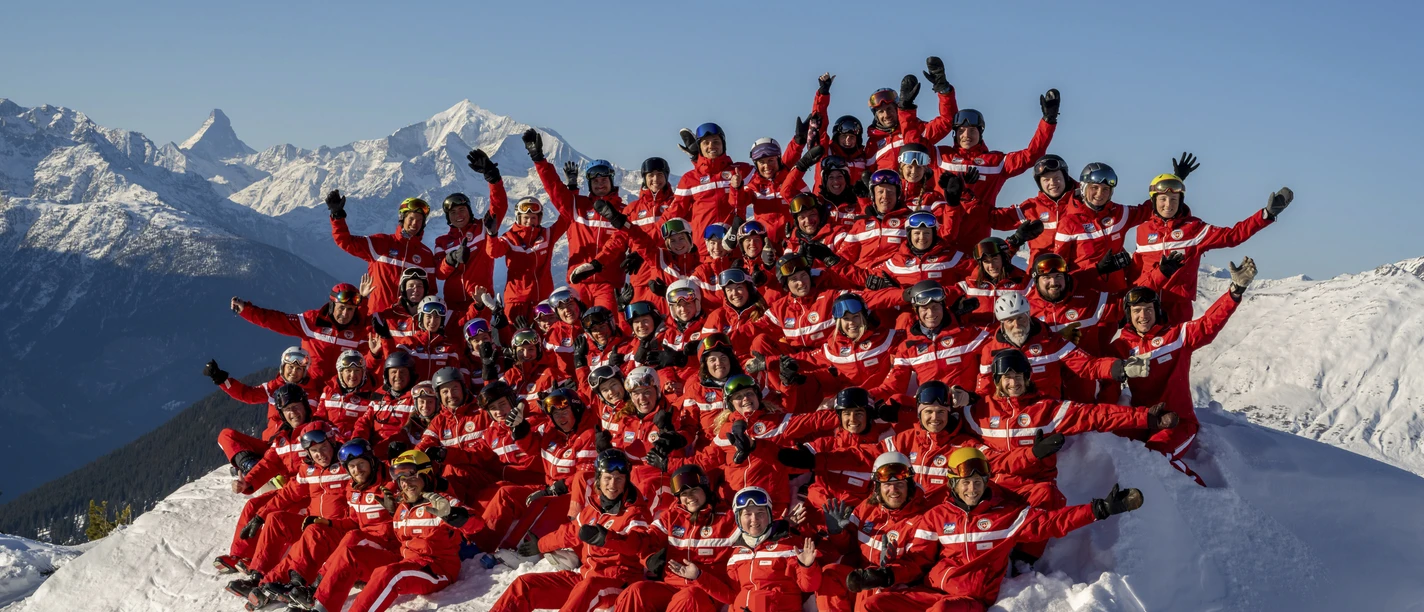 Teamfoto der Schweizer Ski- und Snowboardschule Riederalp