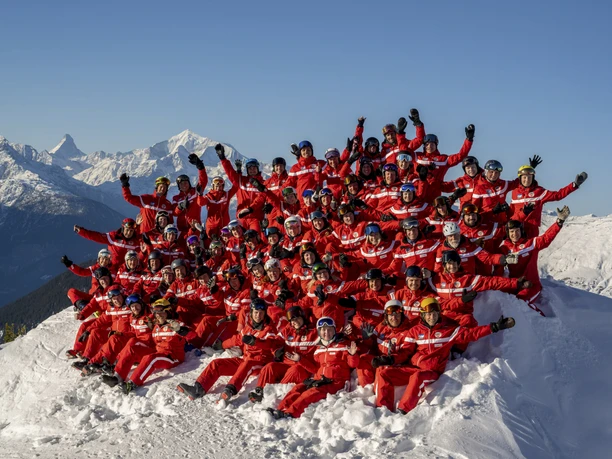Teamfoto der Schweizer Ski- und Snowboardschule Riederalp Teamfoto der Schweizer Ski- und Snowboardschule Riederalp
