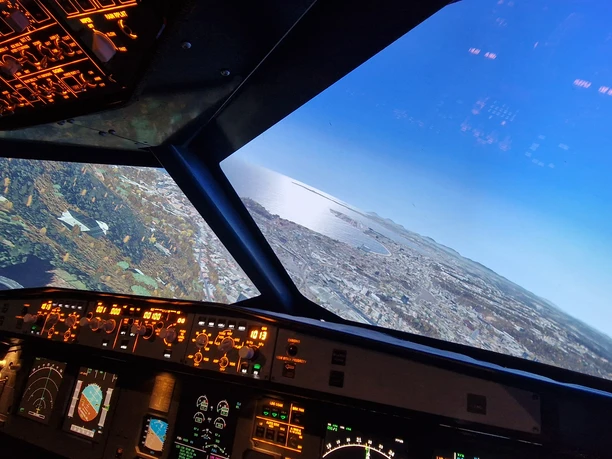 Flugsimulator Frankurt AIRlebnis-Flug - Ausblick Blick aus dem Cockpit eines Flugzeuges.