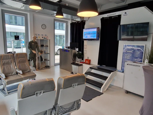 Frankfurt Flight Simulator AIRlebnis Flight – Flight Simulation Centre A look inside the flight simulation centre.