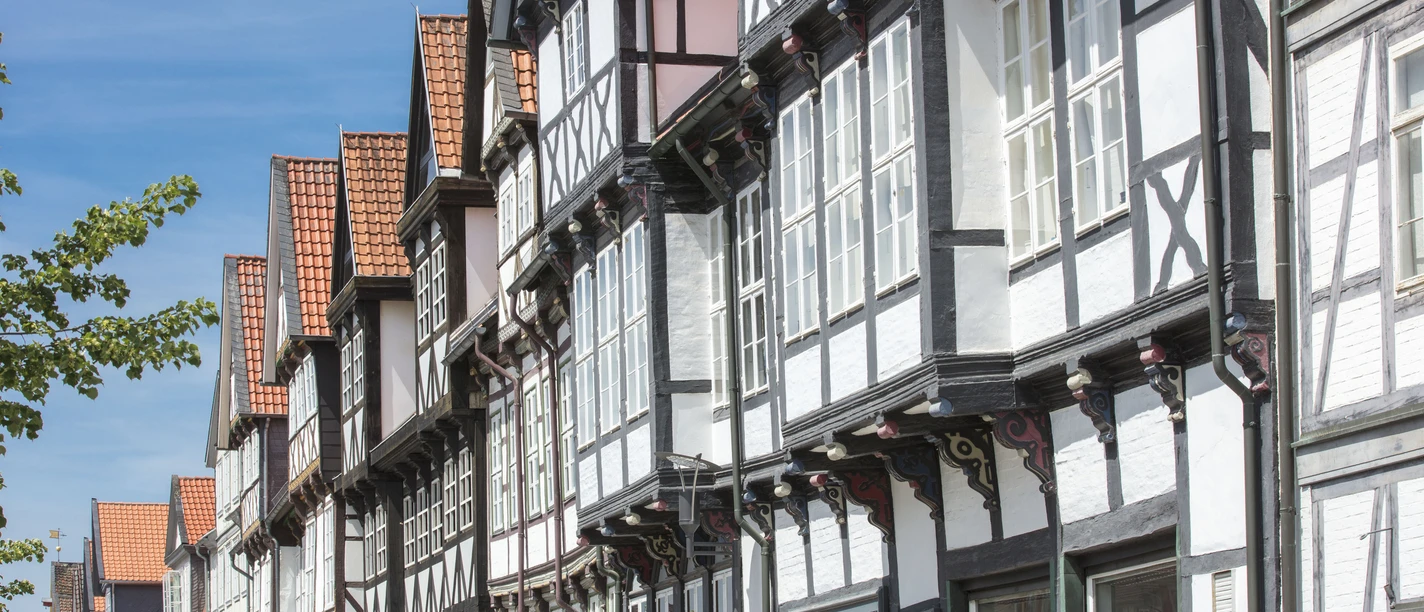 Reichsstraße.jpg Helle Fachwerkhausreihe