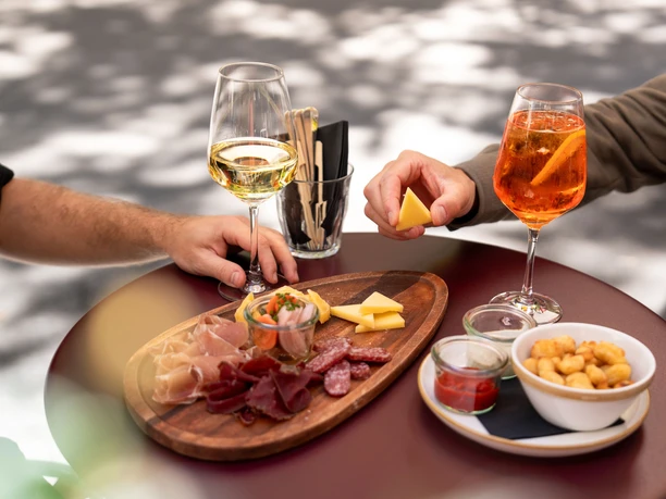 Aperitif in the db public house