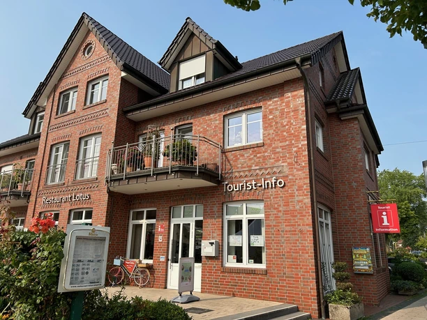 Aussenansicht-Tourist_Information.jpg
