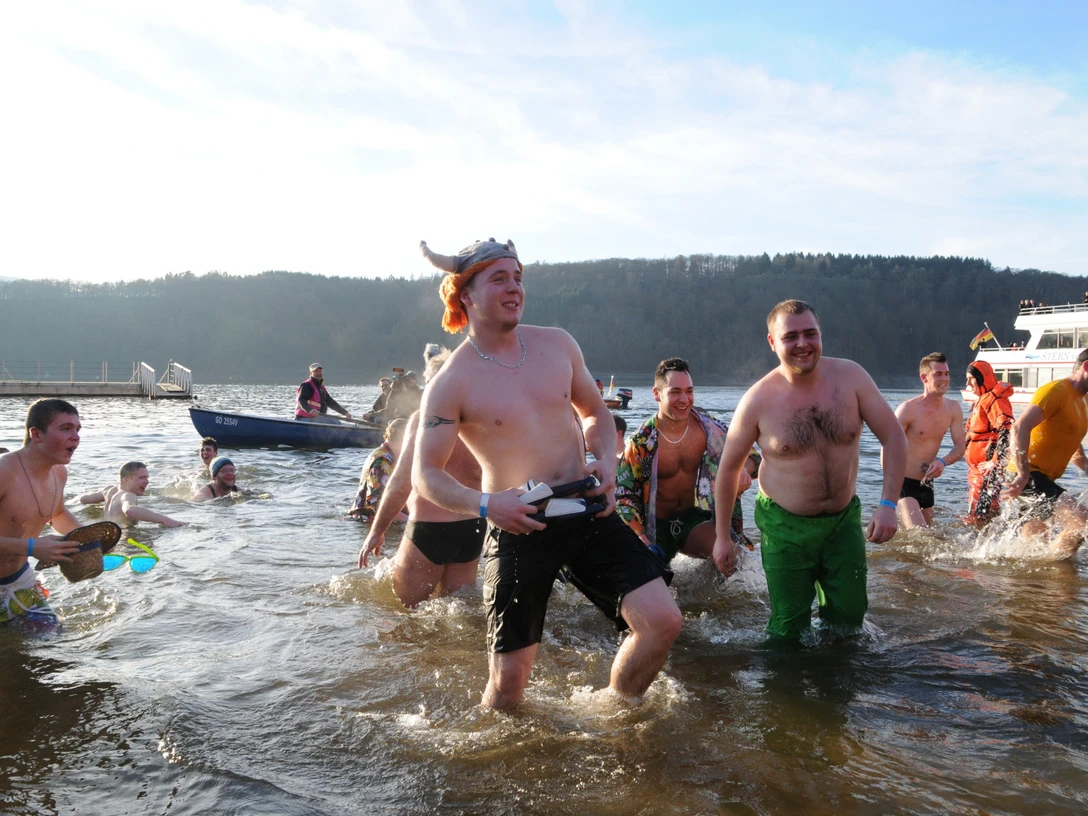 Neujahrsschwimmer im Edersee