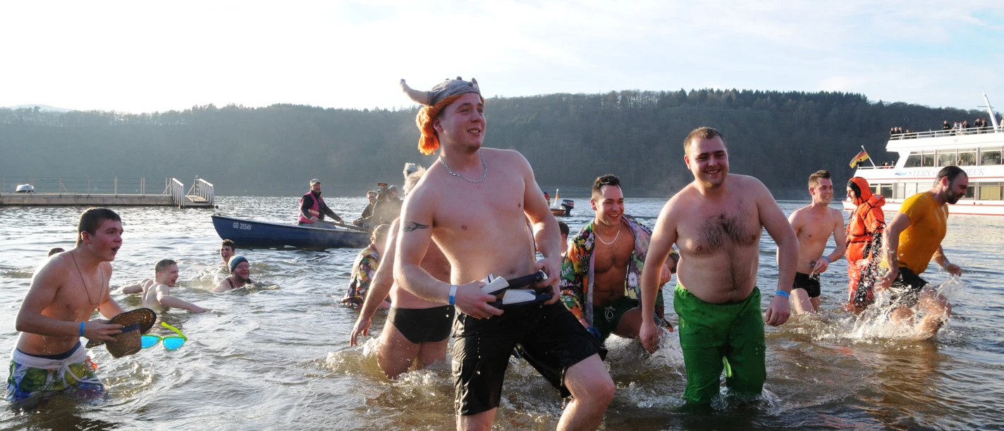 Neujahrsschwimmer im Edersee