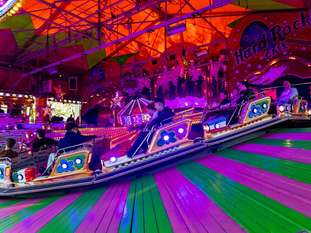 Extern - Freizeit, Kultur & Sport - Michael Völz - Frühjahrsmarkt Fahrgeschäft Musikexpress Großmark