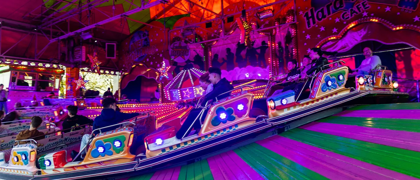 Extern - Freizeit, Kultur & Sport - Michael Völz - Frühjahrsmarkt Fahrgeschäft Musikexpress Großmark