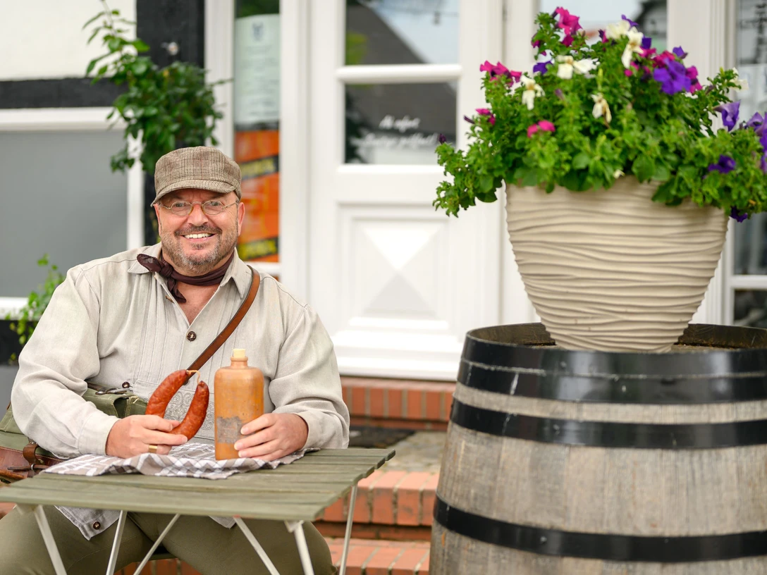 Farruggia_Halle in Saus &Schmaus.jpg