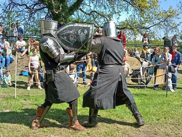 burgfest-walpurgis-burg-bodenteich-foto-kv-bad-bodenteich-ccbysa .JPG