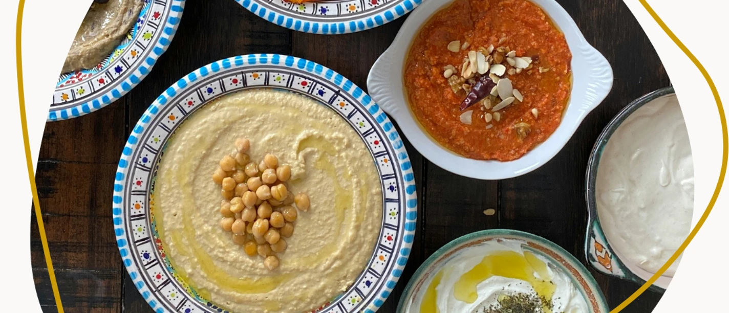 Levante_Kueche (1).png Teller und Schälchen mit mediterranen Speisen