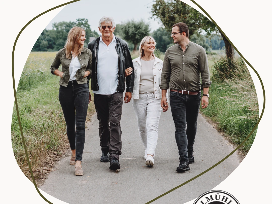 Mühlenfest (1).png Familie Beansch beim Spazierengehen