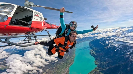 skydive-interlaken-helikopter-absprung-brienzersee.jpg