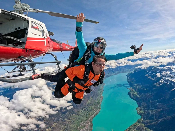 skydive-interlaken-helikopter-absprung-brienzersee.jpg
