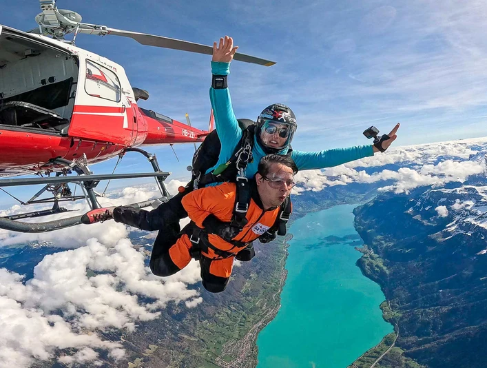 skydive-interlaken-helikopter-absprung-brienzersee.jpg