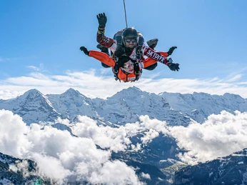 skydive-interlaken-tandemsprung-eiger-moench-jungfrau.jpg