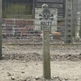 Auschwitz_Stoppschild.jpg