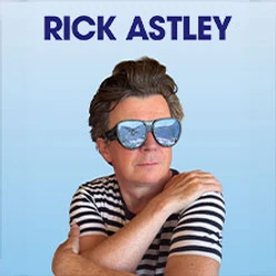 Person mit gestreiftem Shirt und Sonnenbrille vor blauem Hintergrund, Schriftzug Rick Astley