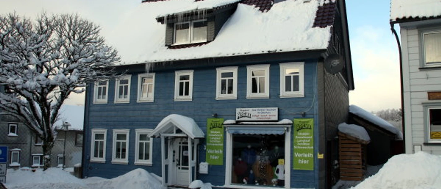 Bergsport Arena laden-aussen.jpg