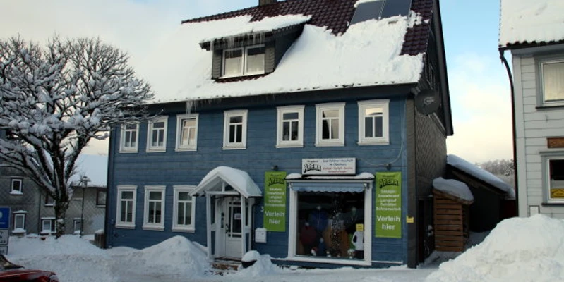 Bergsport Arena laden-aussen.jpg