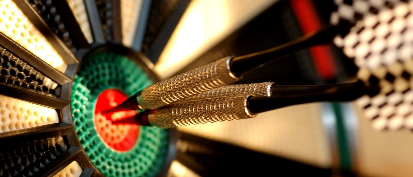 Dart Dartscheibe mit Dartpfeilen