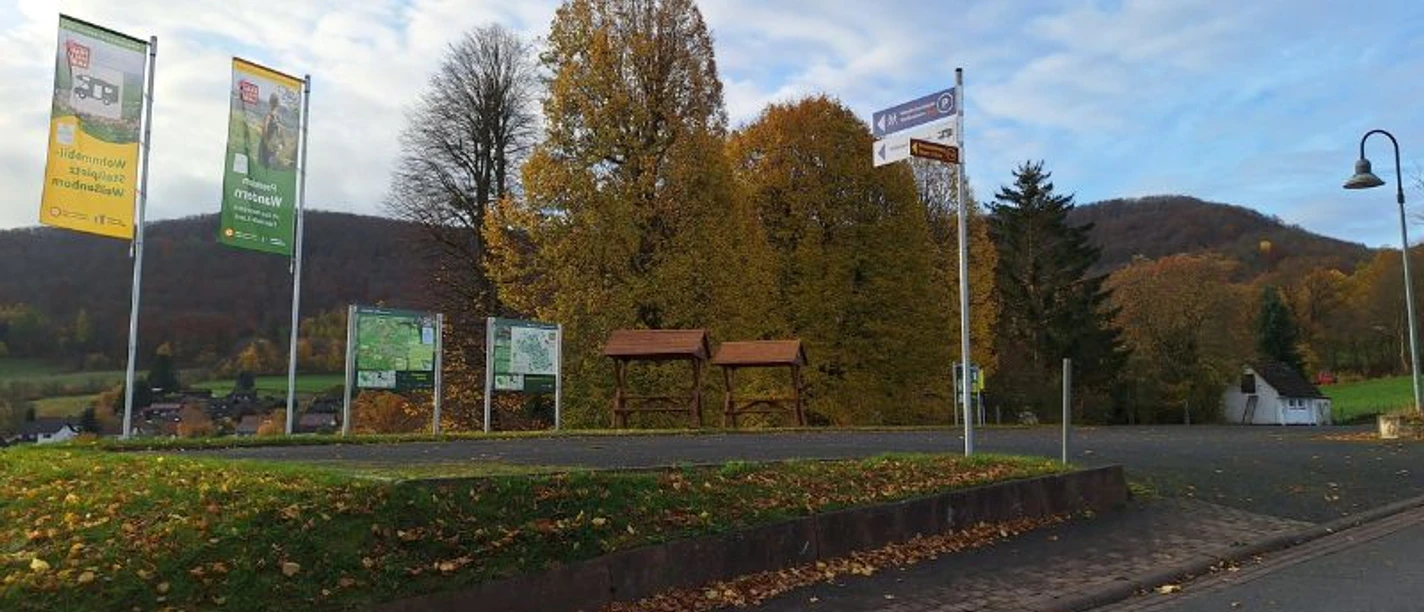 Wohnmobilstellplatz_und_Wanderparkplatz_Weißenborn__c_Thomas_Mäurer_-_Gemeinde_Weißenborn.jpg