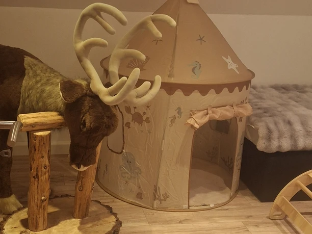 Kinderzimmer mit Elch.jpg