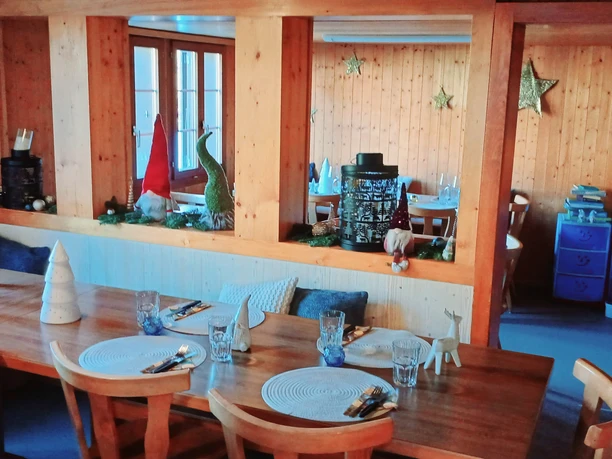 Heiri Hütte Innen.jpg