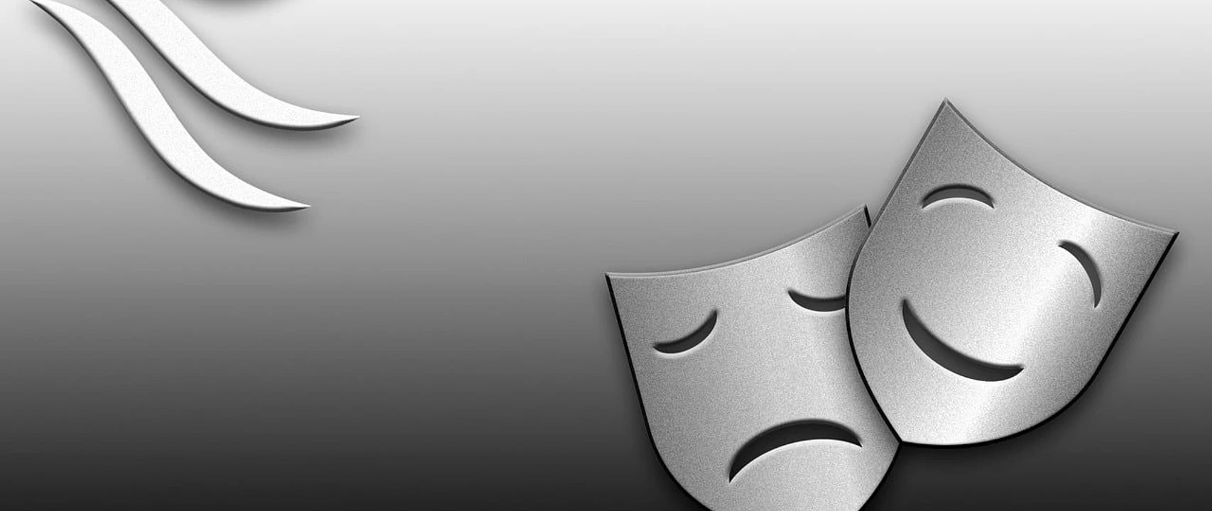 Theater Zwei silberne Theatermasken symbolisieren Tragödie und Komödie auf grauem Hintergrund.