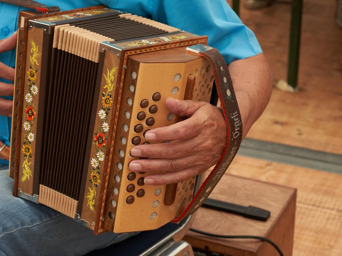Der 16. Muotathaler Ländlersunntig findet wieder in drei Restaurants statt. Bild zvg
