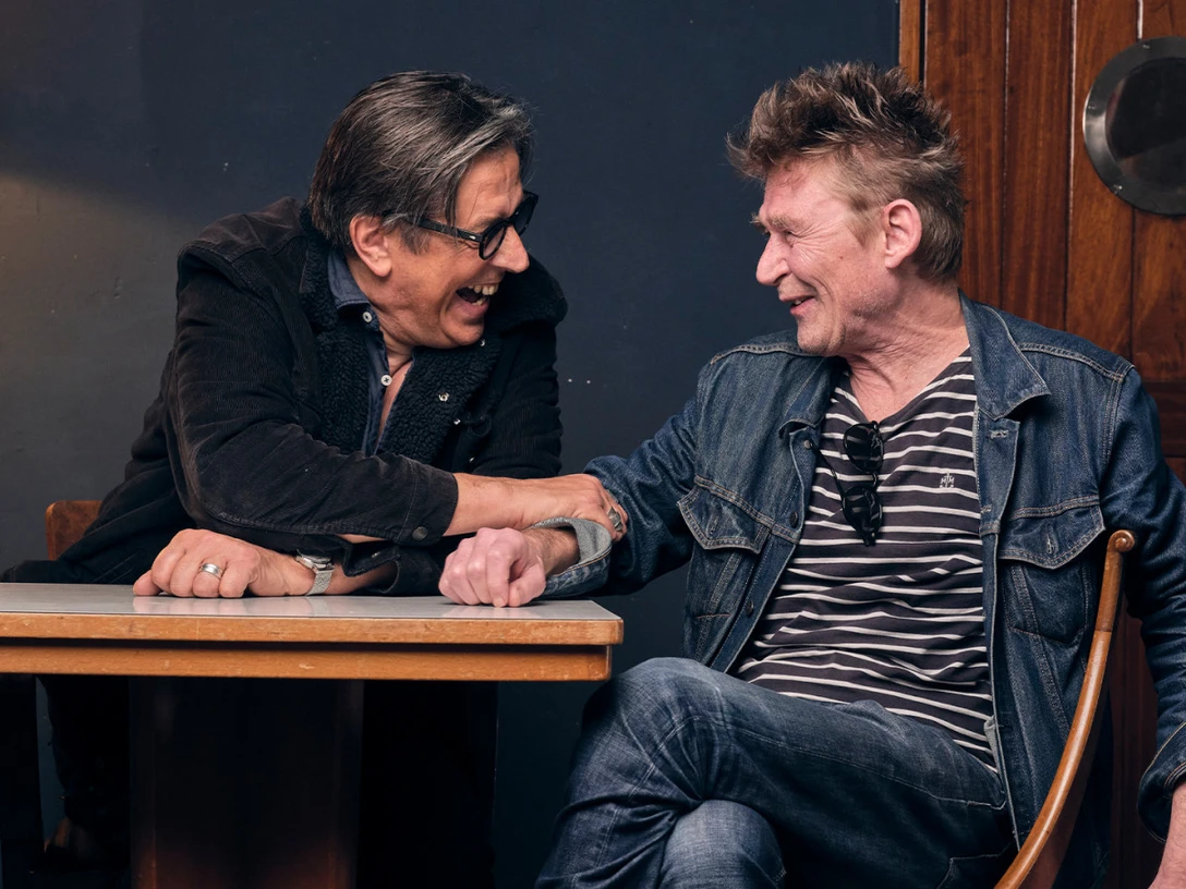 Pedro lenz und simon ho mit linggs tab theater am bahnhof