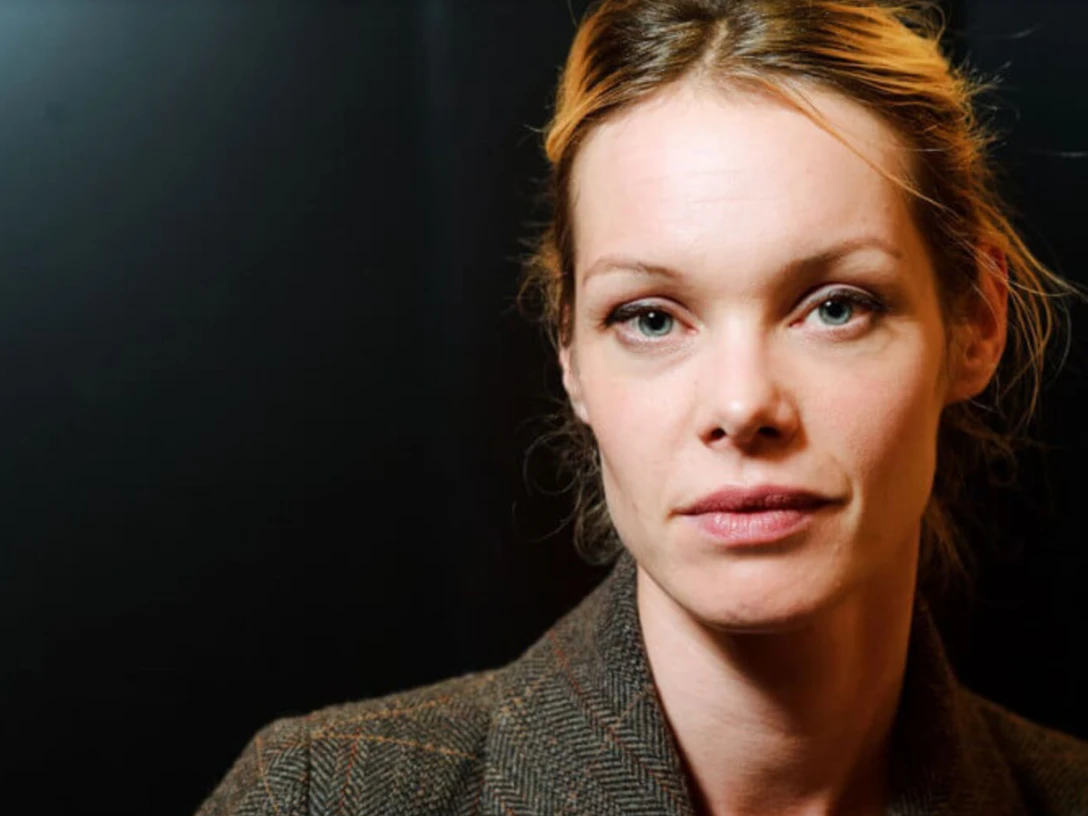 Mona petri mit livemusik james tab theater am bahnhof