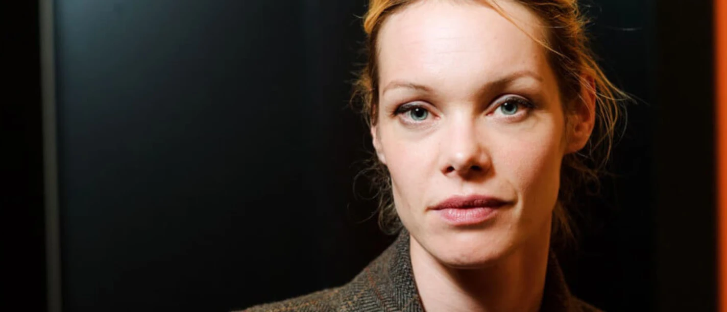 Mona petri mit livemusik james tab theater am bahnhof