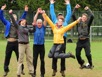Eventagentur younit. Outdoor. Training und Event - glückliches Team-foto-younit.JPG Ist eine Herausforderung geschafft, freut sich das ganze Team. Outdoor-Trainings und -Erlebnisse organisiert younit im gesamten Harz.