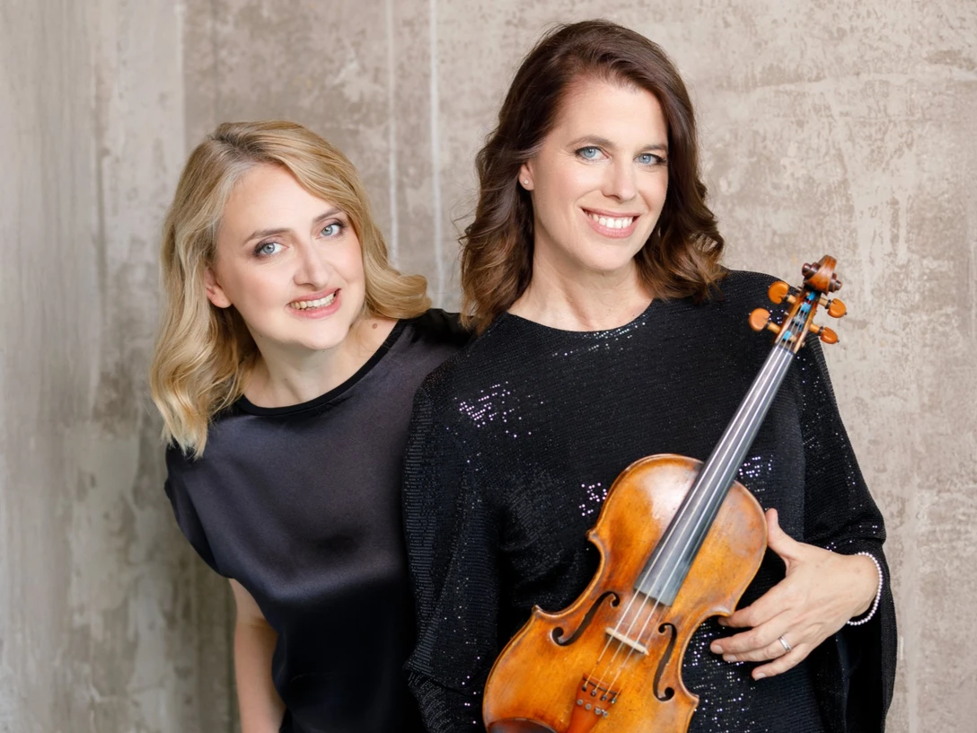 2. Foto Iris + Olga_© Denis Konovalov.jpg