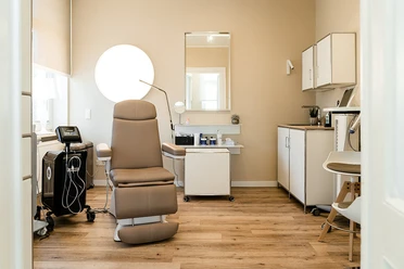Behandlungszimmer-1.jpg