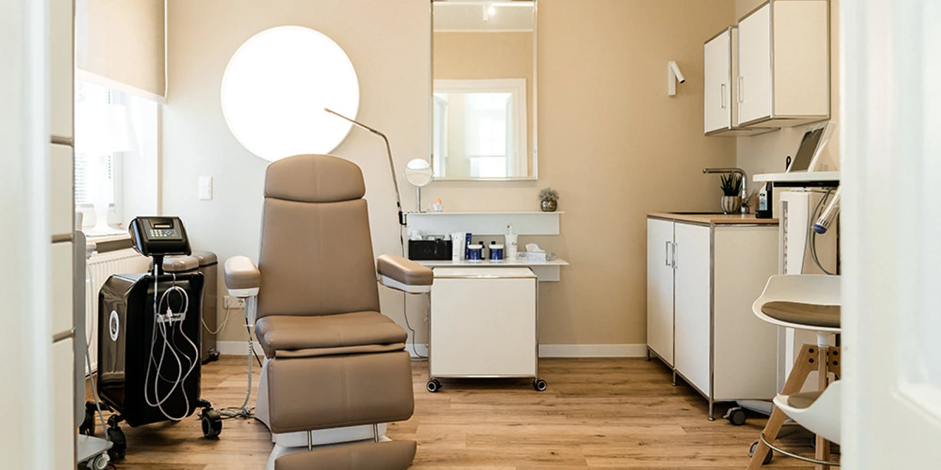 Behandlungszimmer-1.jpg