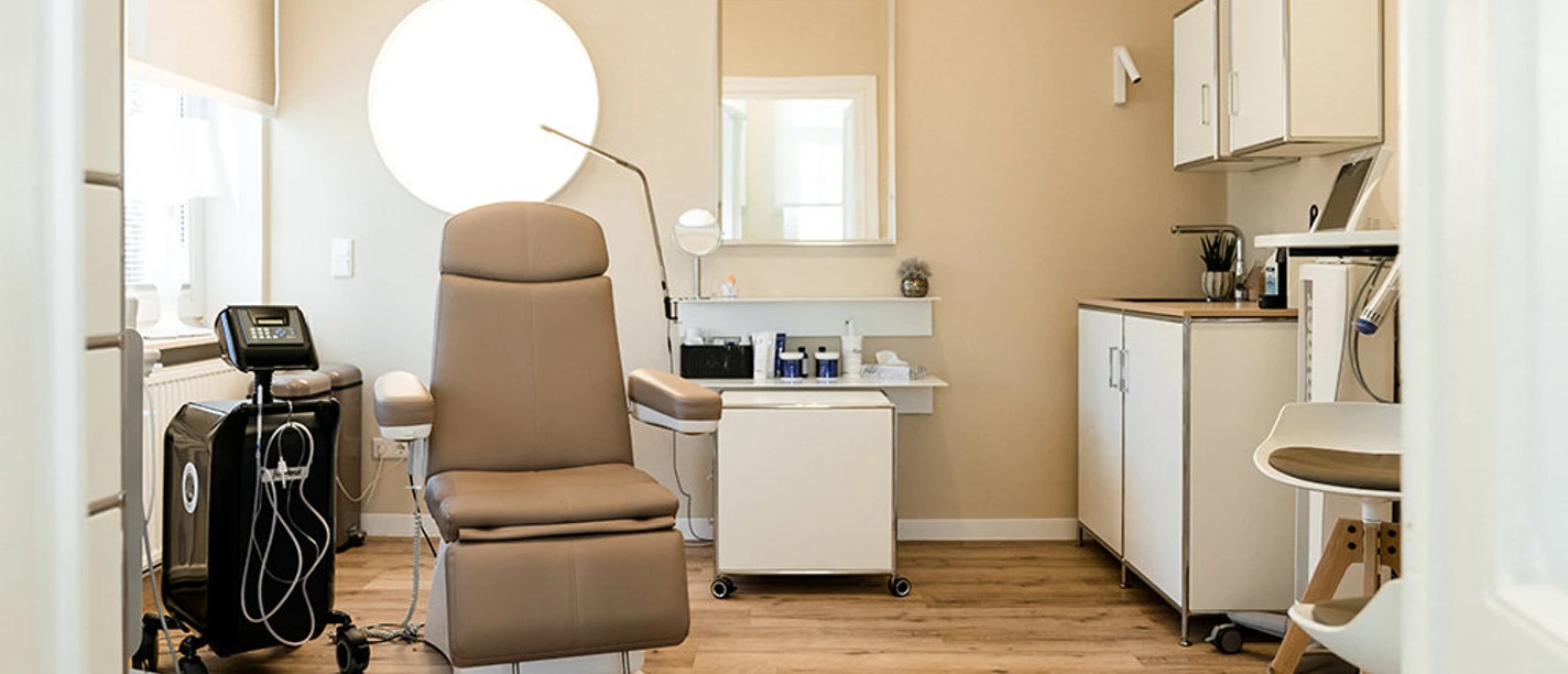 Behandlungszimmer-1.jpg