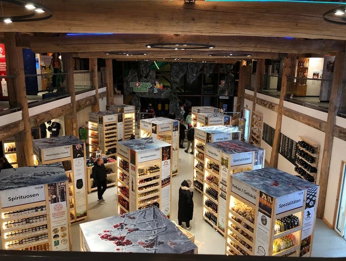 Typisch Harz-Regioshop - Verkaufsmodule Einkaufen in urig-rustikalem Ambiente in der Typisch Harz-Einkaufswelt an der Rappbodetalsperre.