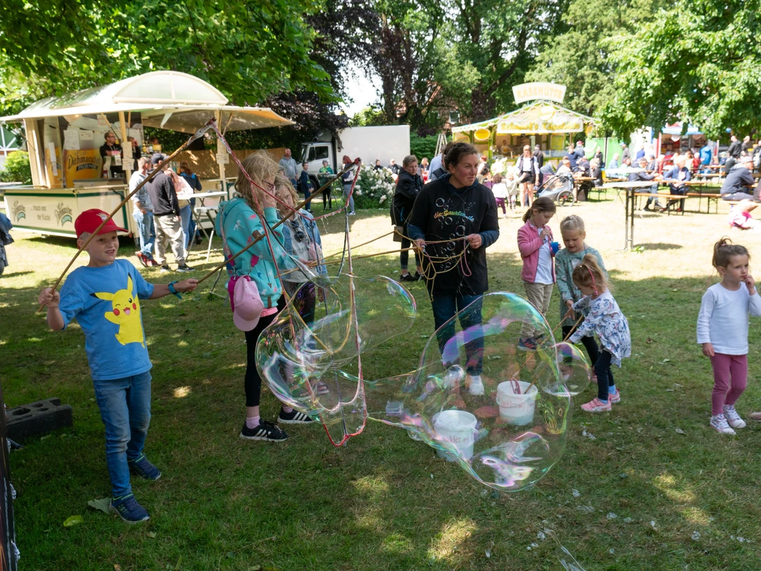 2307_Stadtparkfest_Seifenblasen_Kinder_043_c_Marcel_Hasübert.jpg