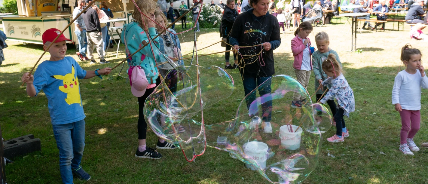 2307_Stadtparkfest_Seifenblasen_Kinder_043_c_Marcel_Hasübert.jpg