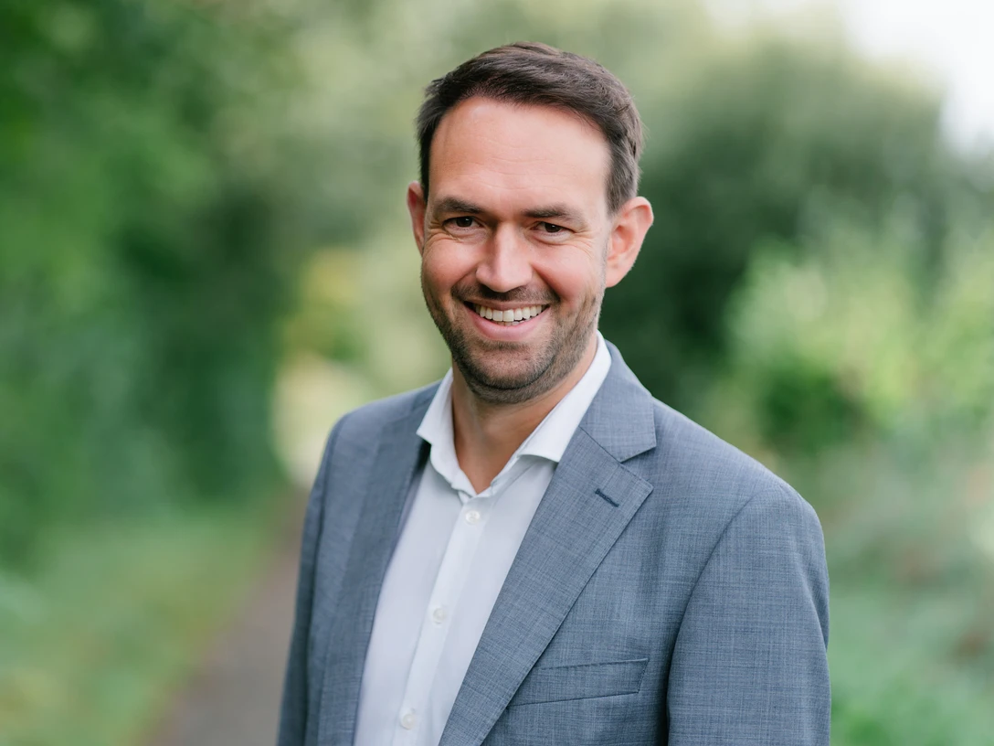 Vortrag: "KI: Grundlagen und Trends" - Niklas Kühl auf Juist.jpg Vortrag: "KI: Grundlagen und Trends" - Niklas Kühl auf Juist