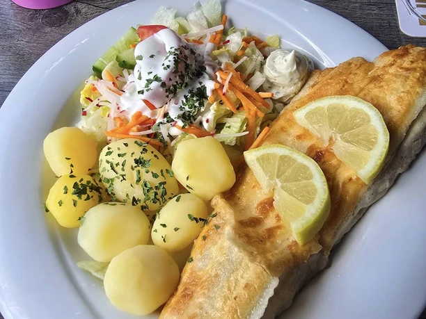 Zanderfilet mit Salzkartoffeln.jpeg