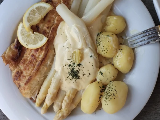 Zanderfilet mit Spargel.jpeg