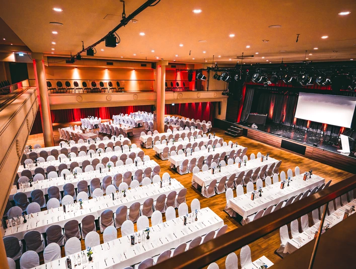 Saal des Haus Leipzig | Leipzig Convention Bureau Tagungen und Konferenzen in Leipzig – Blick auf den Saal des Haus LeipzigMeetings and conferences in Leipzig – View of the hall at Haus Leipzig